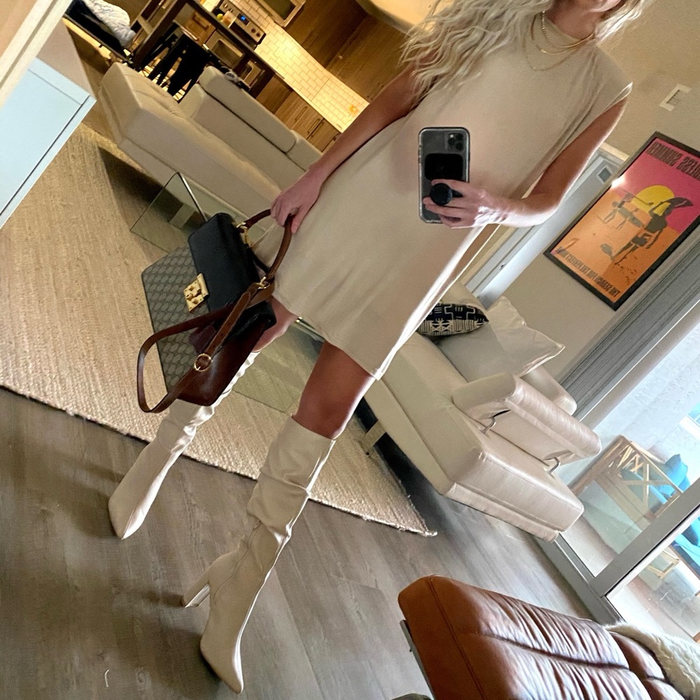 🆓 Shoulder Padded Tan Dress